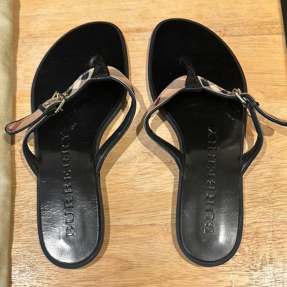 Burberry House Check Flip Flops